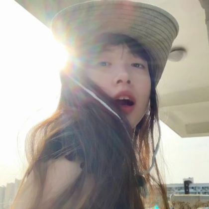 超火的头像女