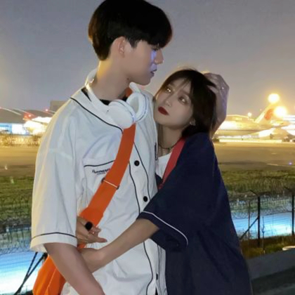 女生在男生怀中情侣头像图片