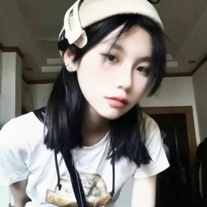 超火的头像女