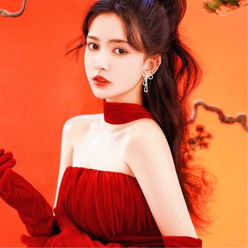 红色系心酸精致女生头像