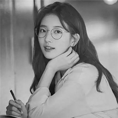 唯美有气质的黑白女生头像