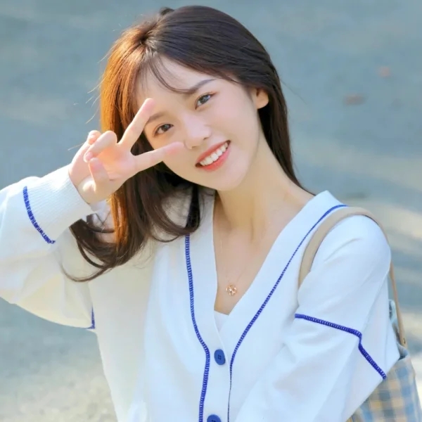 剪刀手甜美女生头像