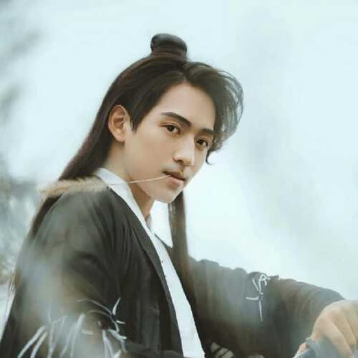 帅气叼草古风男生真人头像图片