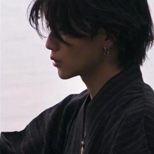 高级感抑郁男头高清