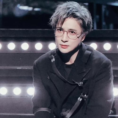 高级感抑郁男头高清