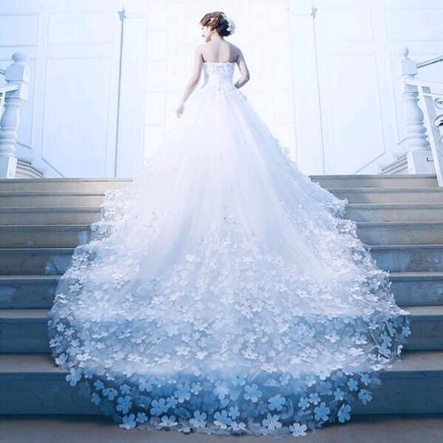 浪漫女生穿婚纱背影头像