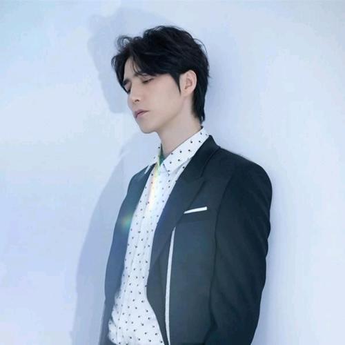 高级感抑郁男头高清