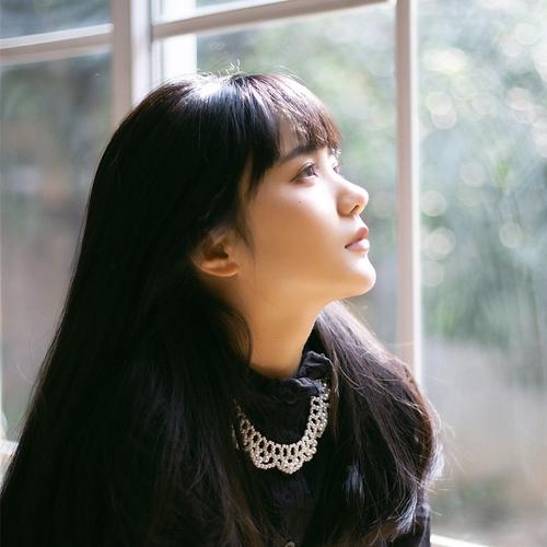 伤感追忆女生侧脸头像图片
