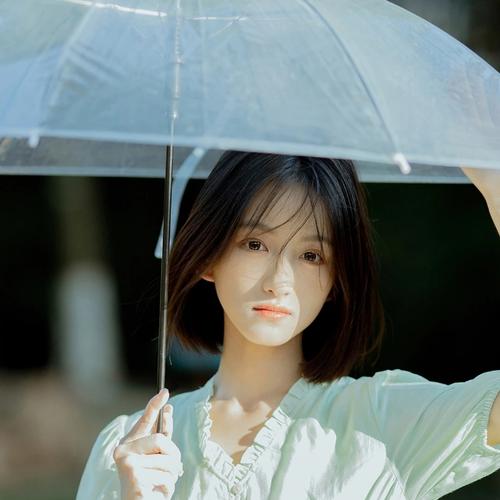 失恋悲伤打伞女生头像图片