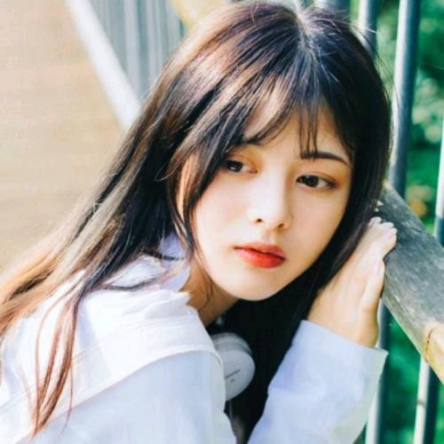 孤独靠在栏杆女生伤感头像图片