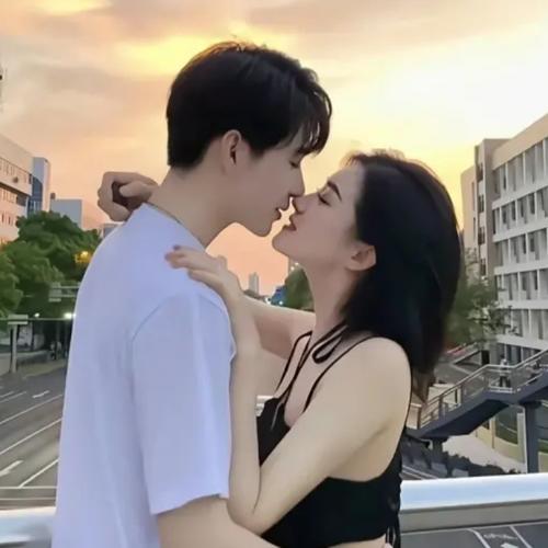 甜蜜亲吻暧昧情侣头像图片