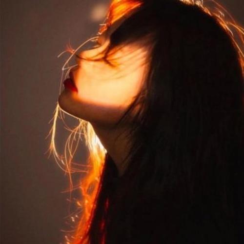 失恋阳光照脸上女生头像图片