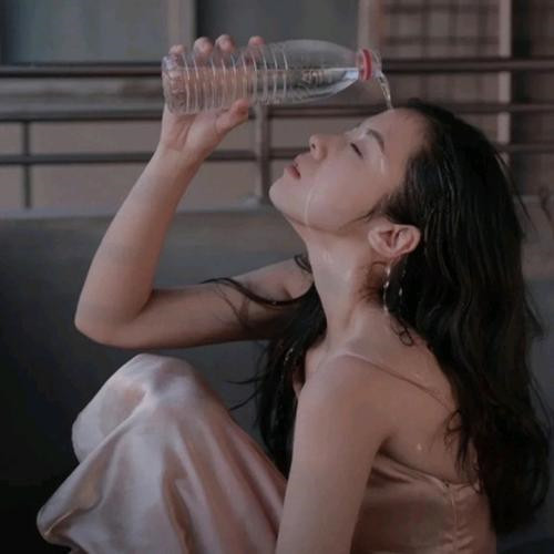 伤感好看让人一看就心疼的图片头像