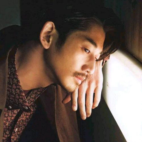 伤感好看让人一看就心疼的图片头像