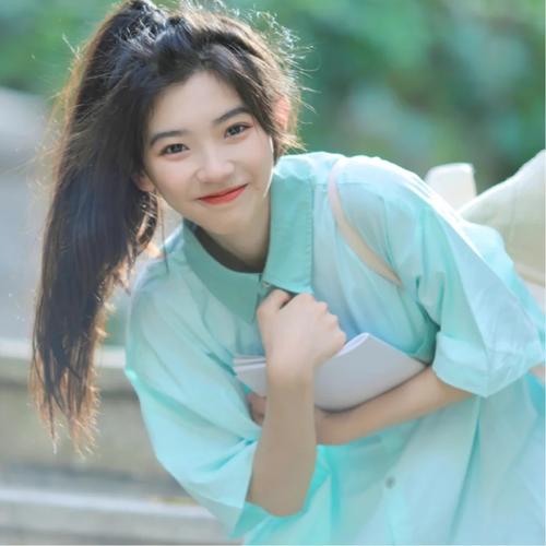 头像女生简单气质