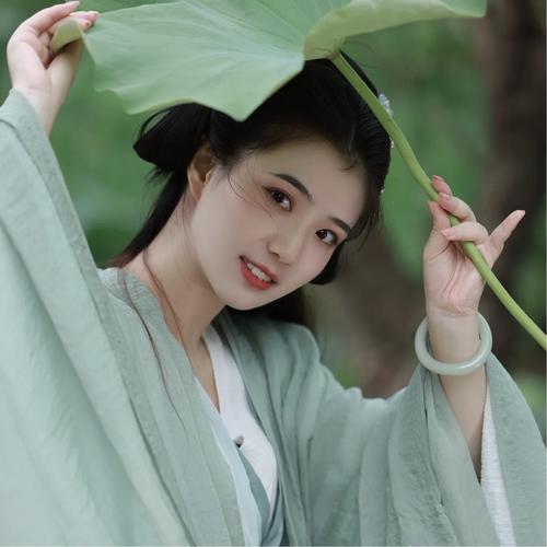 头像女生简单气质