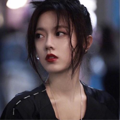 头像女生简单气质