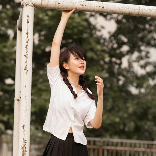 头像女生简单气质