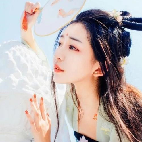 微信女生高清头像图片2025最火爆好看