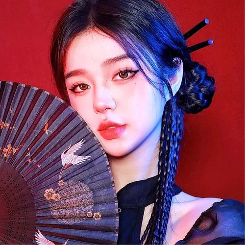 抖音国风女生拿扇子头像图片