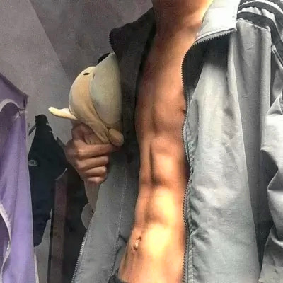 帅气男生腹肌照片头像