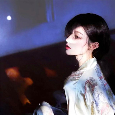 纯欲风女生头像ins氛围