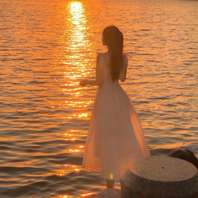 30一40岁女人微信头像背影图片