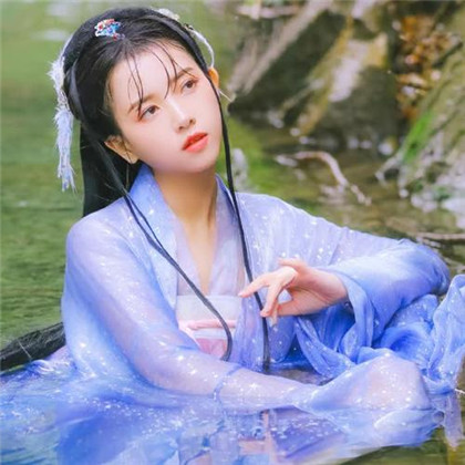 2025女生最火的头像