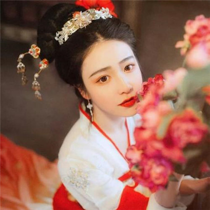 2025女生最火的头像