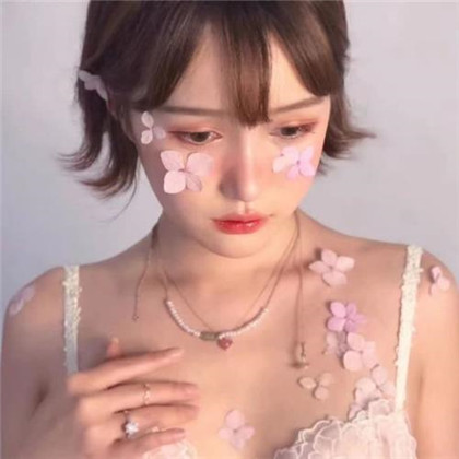 2025女生最火的头像