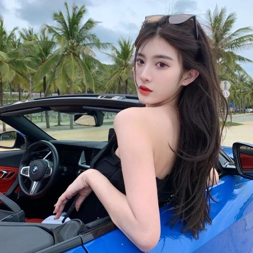 坐车女生头像