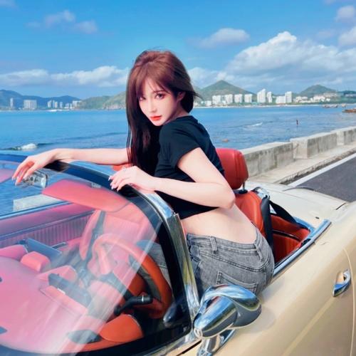 坐车女生头像