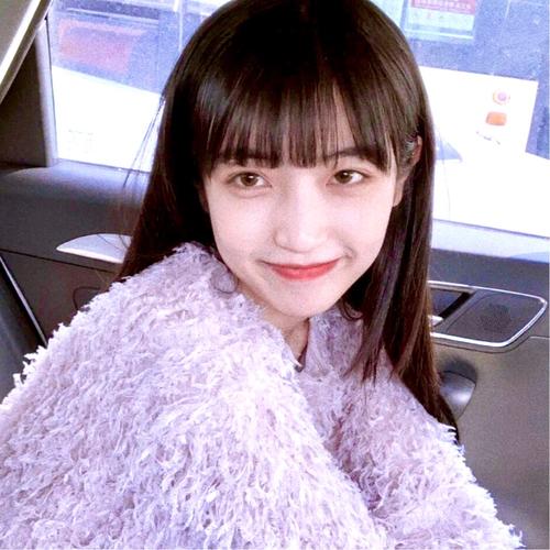 坐车女生头像