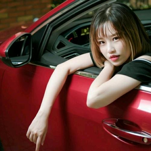 坐车女生头像