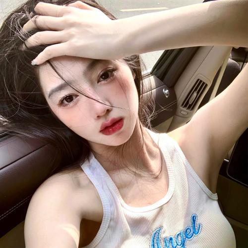 坐车女生头像