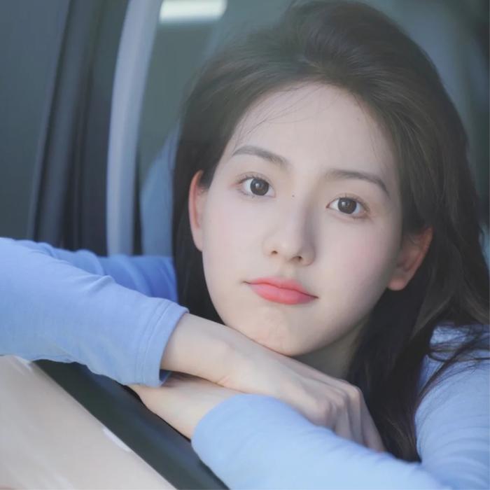 坐车女生头像