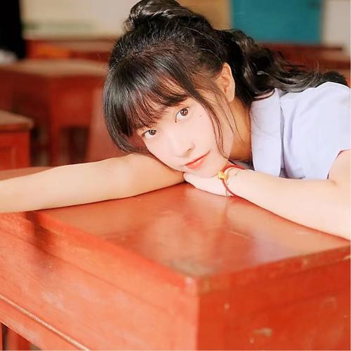 青春校园风女生头像图片