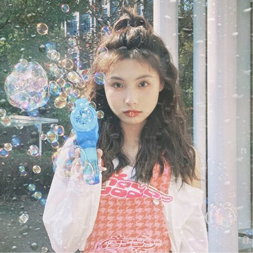 玻璃水珠特效女生头像图片