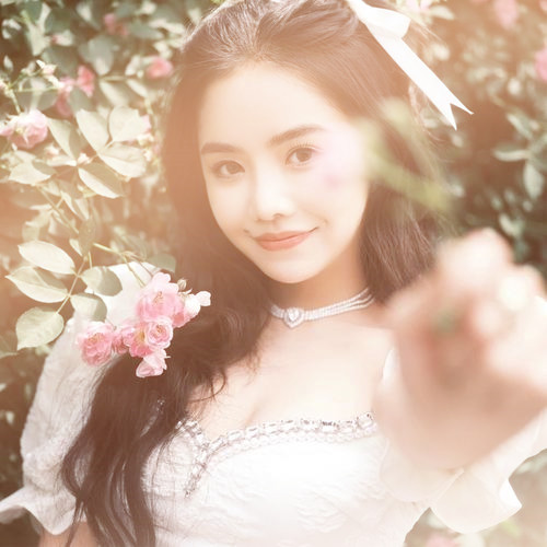 渐变色头像女