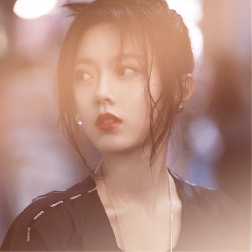 渐变色头像女