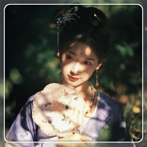 边框女生头像图片