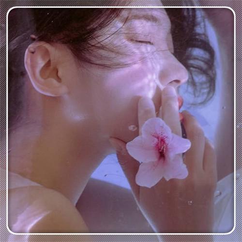 边框女生头像图片