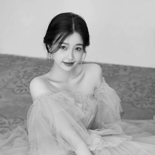 美女黑白头像图片