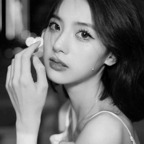 美女黑白头像图片