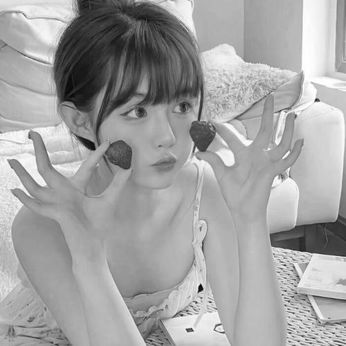 美女黑白头像图片