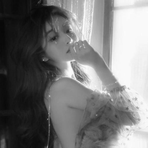 美女黑白头像图片