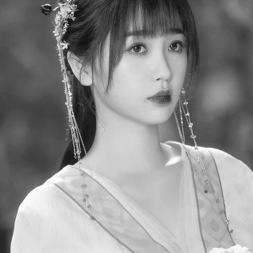 美女黑白头像图片