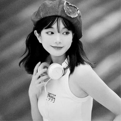 美女黑白头像图片