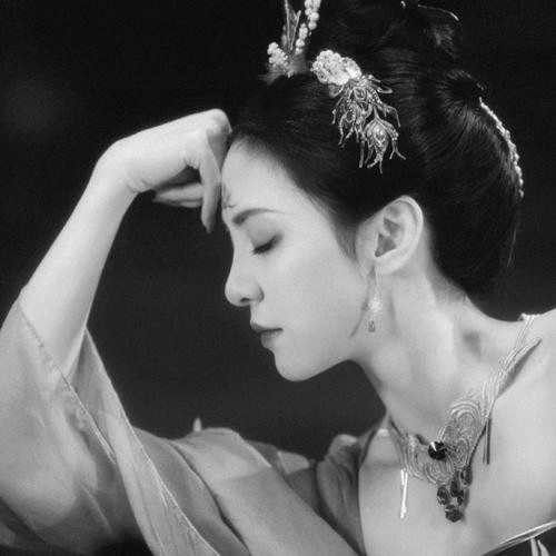 美女黑白头像图片