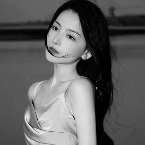 美女黑白头像图片